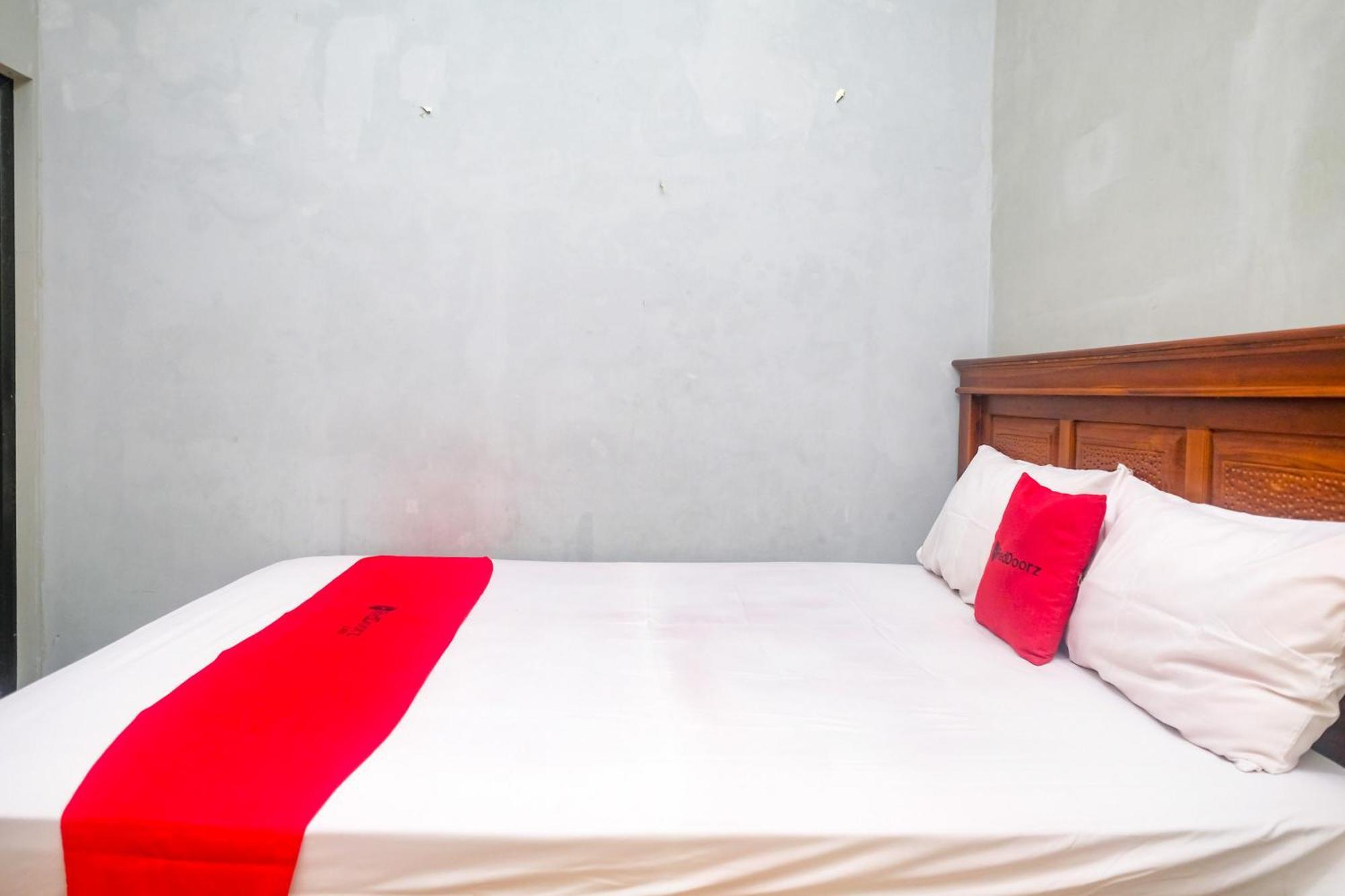 Reddoorz @ Jalan Kedawung Hotel Malang Exterior photo