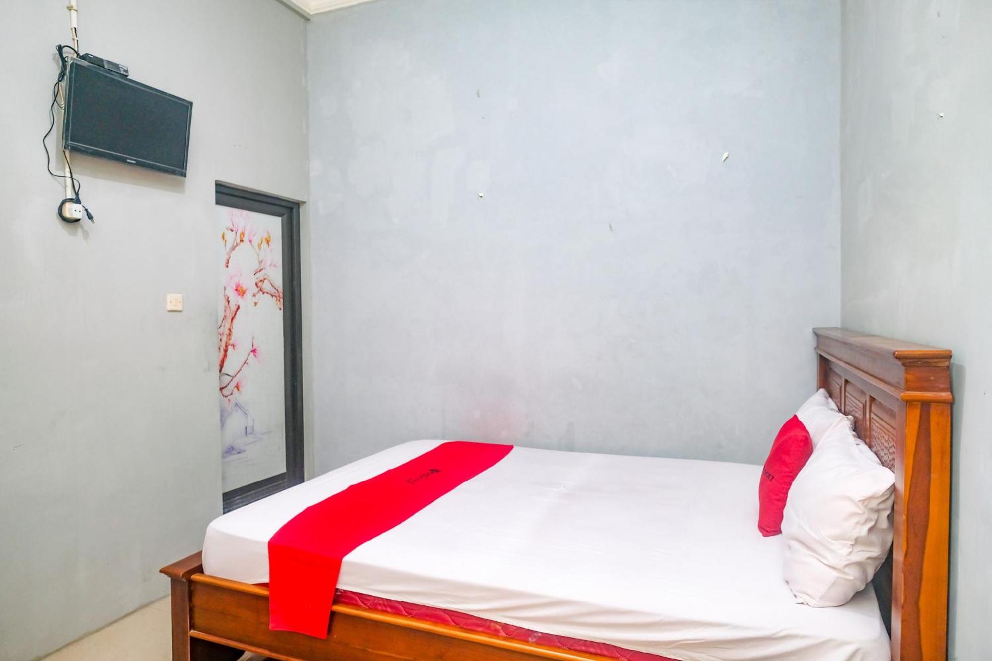 Reddoorz @ Jalan Kedawung Hotel Malang Exterior photo